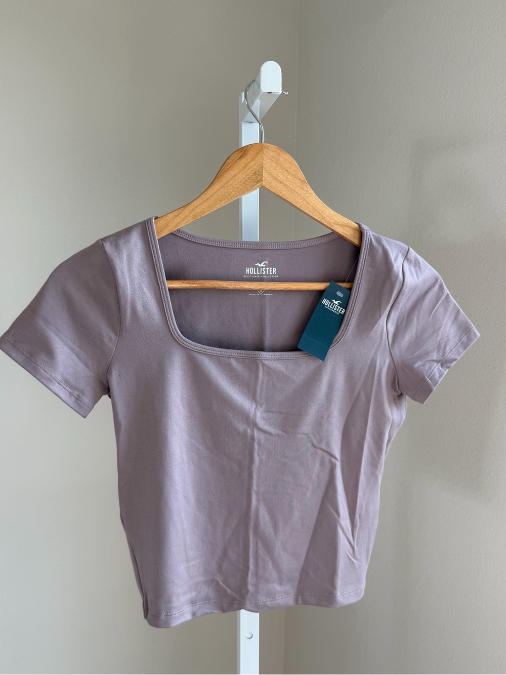 Hollister Mauve Scoop Neck Short Sleeve Tee